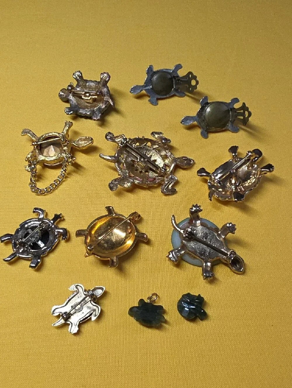 Vtg Costume Jewelry Turtle Lot 12pcs ▪︎ Brooches, Clip Earrings, Pendant - Picture 3 of 9
